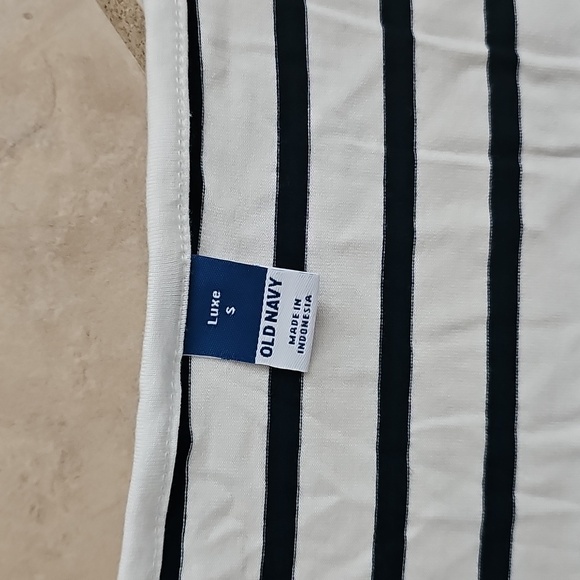Old Navy Women's Luxe Navy and White Striped V-Neck Top S - Picture 2 of 4